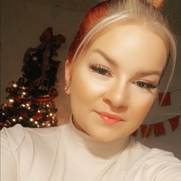 Meet your Posher, Ashley - Picture 2 of 2